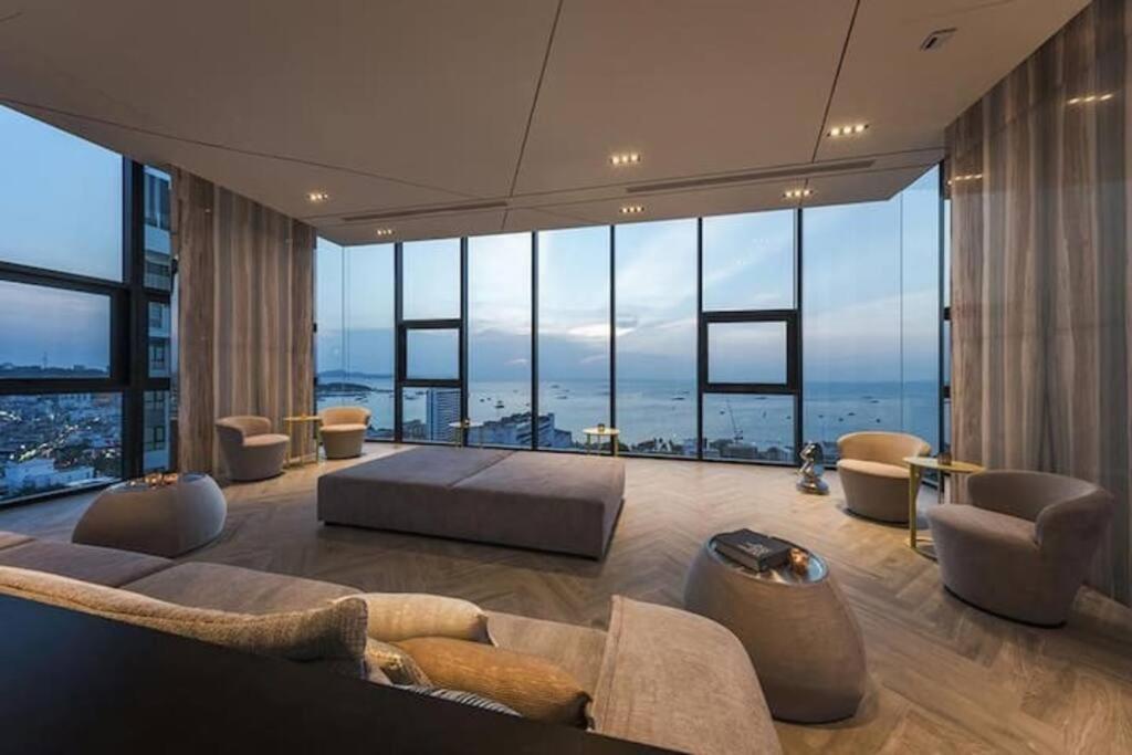The Base Central Pattaya Exteriér fotografie
