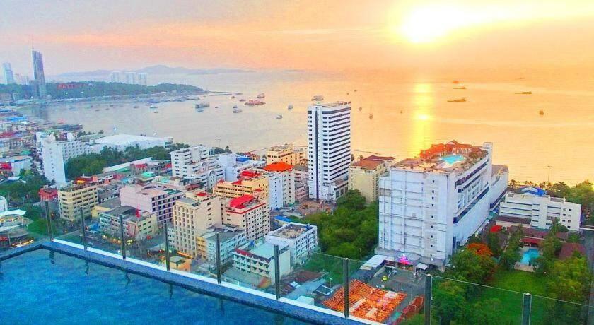 The Base Central Pattaya Exteriér fotografie