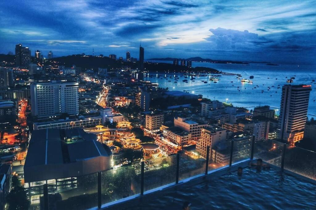 The Base Central Pattaya Exteriér fotografie
