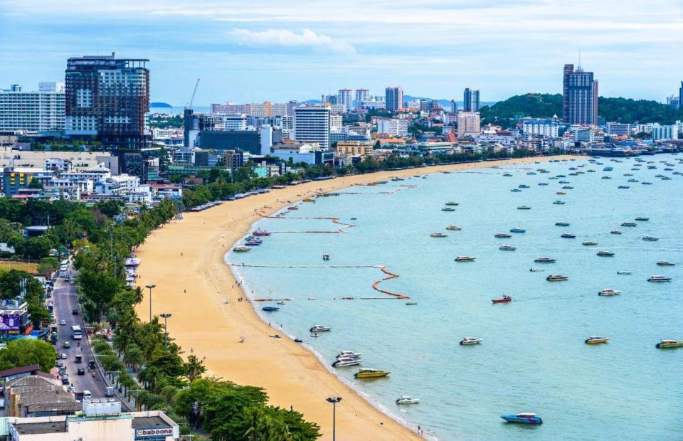 The Base Central Pattaya Exteriér fotografie