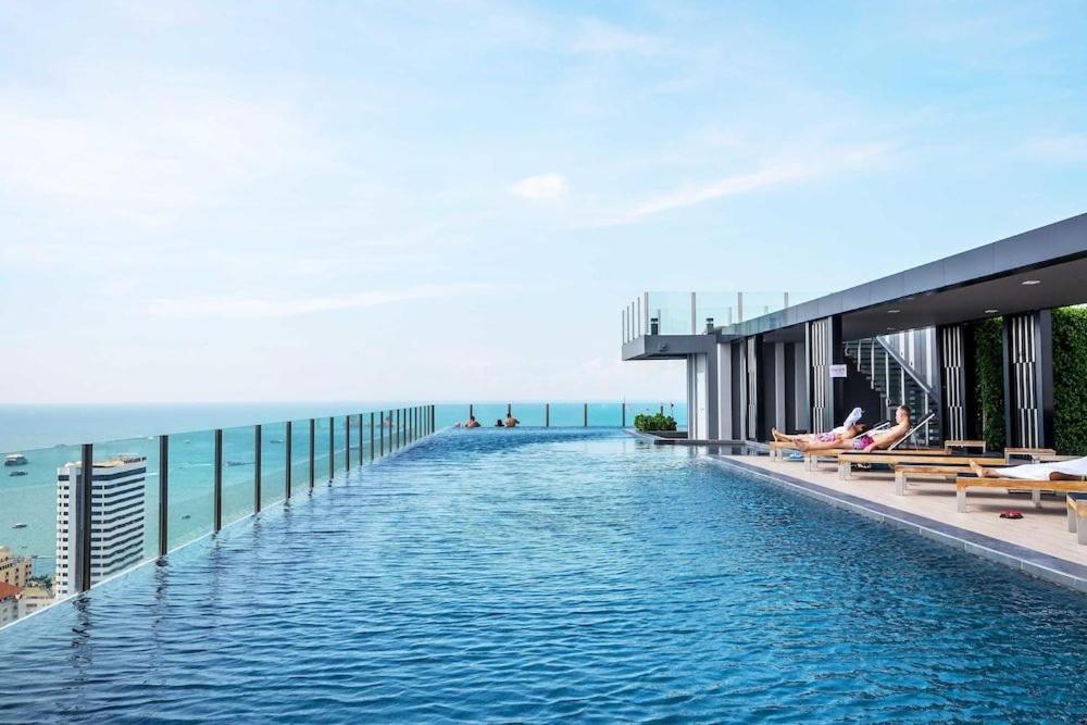 The Base Central Pattaya Exteriér fotografie